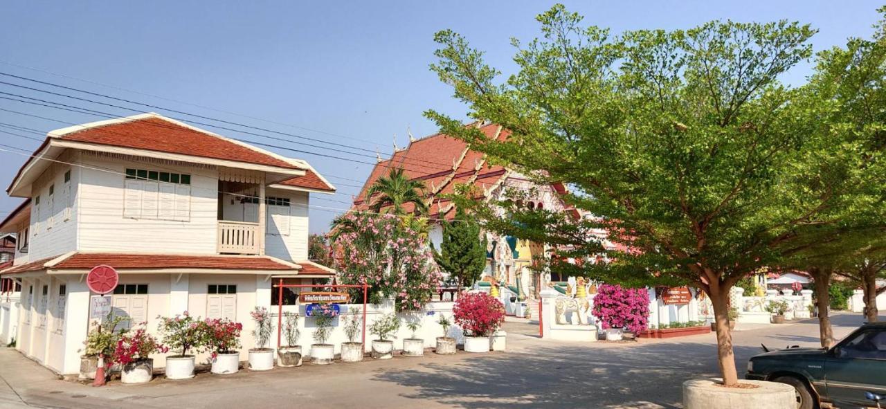 บุญเมืองน่าน Hotel Exterior photo